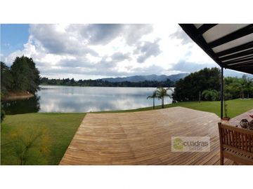 Casa finca a borde de embalse la Fé en el Retiro