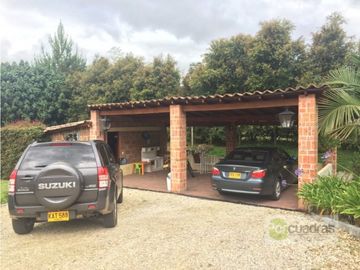 Casa finca a borde de embalse la Fé en el Retiro