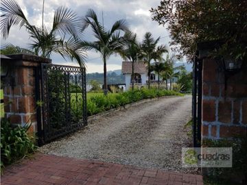 Casa finca a borde de embalse la Fé en el Retiro