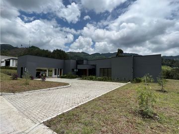 Casa en conjunto cerrado   Fizebad