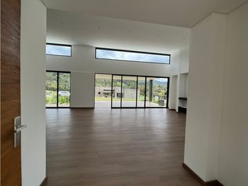 Casa en conjunto cerrado   Fizebad