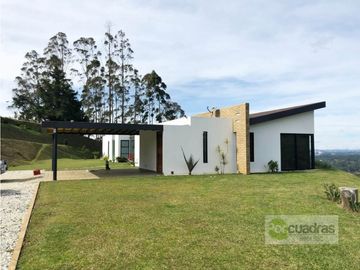 Casa finca de 450 m² en Pontezuela en unidad cerrada