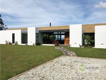 Casa finca de 450 m² en Pontezuela en unidad cerrada
