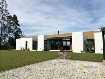 Casa finca de 450 m² en Pontezuela en unidad cerrada