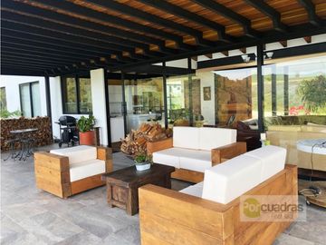 Casa finca de 450 m² en Pontezuela en unidad cerrada