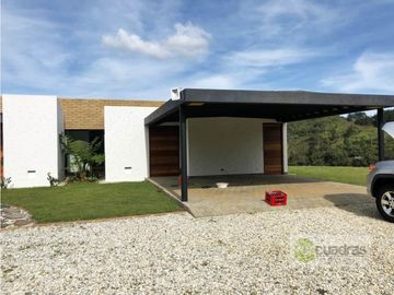 Casa finca de 450 m² en Pontezuela en unidad cerrada