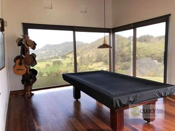 Casa finca de 450 m² en Pontezuela en unidad cerrada