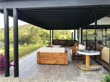 Casa finca de 450 m² en Pontezuela en unidad cerrada