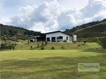 Casa finca de 450 m² en Pontezuela en unidad cerrada