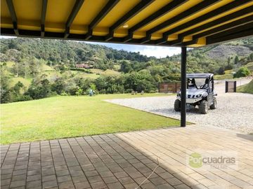 Casa finca de 450 m² en Pontezuela en unidad cerrada