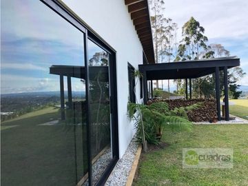 Casa finca de 450 m² en Pontezuela en unidad cerrada