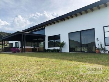 Casa finca de 450 m² en Pontezuela en unidad cerrada