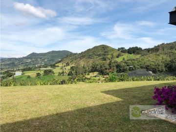 Casa finca de 450 m² en Pontezuela en unidad cerrada