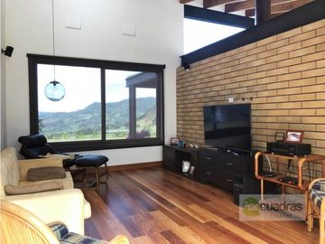 Casa finca de 450 m² en Pontezuela en unidad cerrada