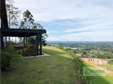 Casa finca de 450 m² en Pontezuela en unidad cerrada
