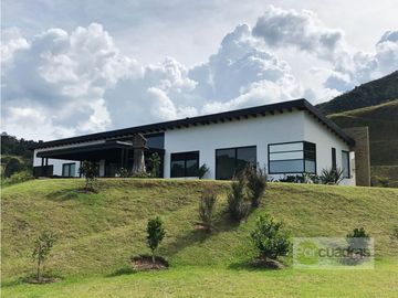 Casa finca de 450 m² en Pontezuela en unidad cerrada
