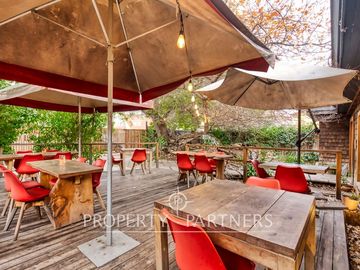 Venta de casa en La Reina. Para uso residencial y comercial.