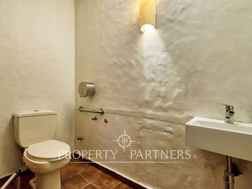 Venta de casa en La Reina. Para uso residencial y comercial.