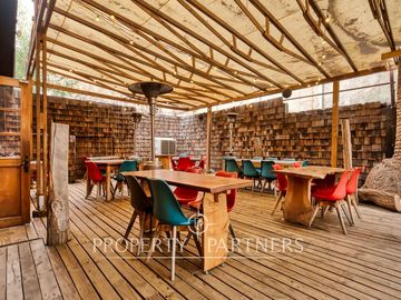 Venta de casa en La Reina. Para uso residencial y comercial.