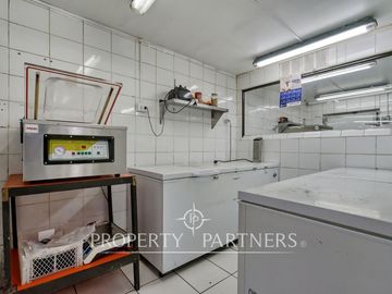 Venta de casa en La Reina. Para uso residencial y comercial.