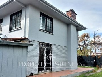 Cómoda y amplia casa de 2 pisos, ideal para remodelar, a minutos del metro Hernando de Magallanes