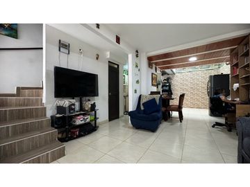 Casa de dos pisos más terraza en venta / permuta Chapinero Sur Palmira
