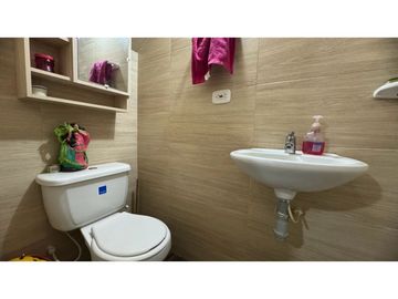 Casa de dos pisos más terraza en venta / permuta Chapinero Sur Palmira