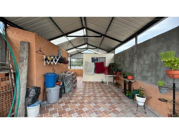 Casa de dos pisos más terraza en venta / permuta Chapinero Sur Palmira