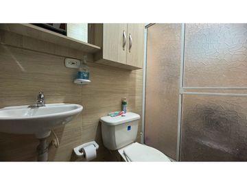Casa de dos pisos más terraza en venta / permuta Chapinero Sur Palmira