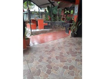 VENDO CASAS Y RESTAURANTE EN MARIATO