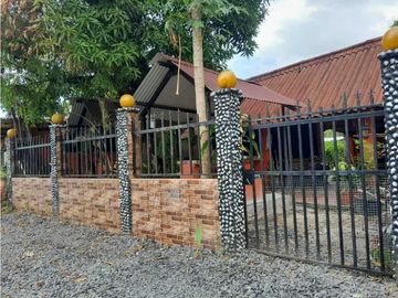 VENDO CASAS Y RESTAURANTE EN MARIATO