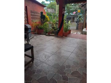 VENDO CASAS Y RESTAURANTE EN MARIATO