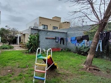 Casa PH en venta en Bernal Oeste