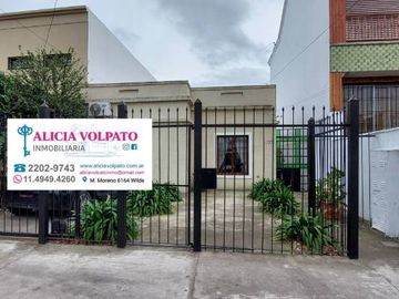 Casa PH en venta en Bernal Oeste