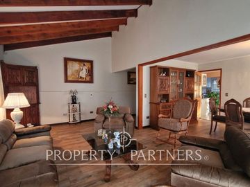 Venta casa en Bosques de Montemar, amplia, segura y bien conectada.