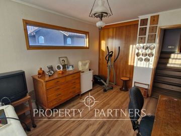 Venta casa en Bosques de Montemar, amplia, segura y bien conectada.
