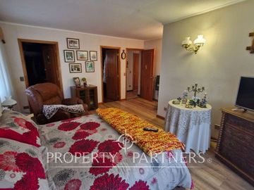 Venta casa en Bosques de Montemar, amplia, segura y bien conectada.