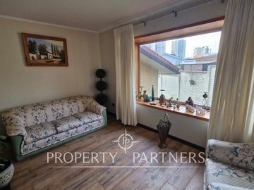 Venta casa en Bosques de Montemar, amplia, segura y bien conectada.