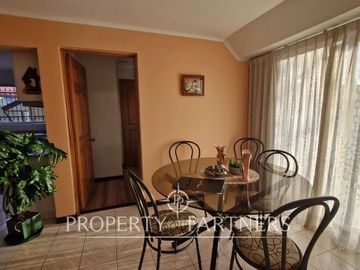 Venta casa en Bosques de Montemar, amplia, segura y bien conectada.