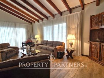 Venta casa en Bosques de Montemar, amplia, segura y bien conectada.