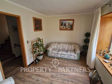 Venta casa en Bosques de Montemar, amplia, segura y bien conectada.