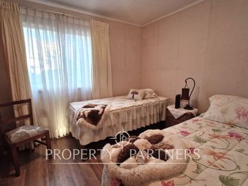 Venta casa en Bosques de Montemar, amplia, segura y bien conectada.