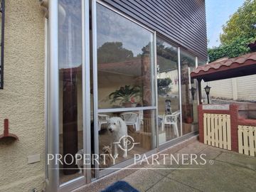 Venta casa en Bosques de Montemar, amplia, segura y bien conectada.