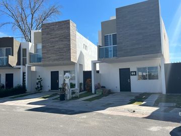 Casa en venta en Pedregal del Río, San Juan del Río, Querétaro