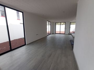 Casa en Venta en Solares Banthí, San Juan del Río, Querétaro.
