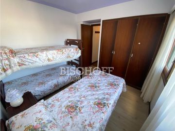 DEPARTAMENTO DE 3 AMBIENTES CON COCHERA DOBLE, TODOS LOS SERVICIOS