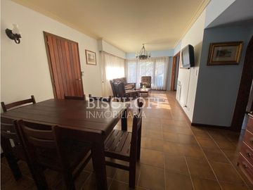 DEPARTAMENTO DE 3 AMBIENTES CON COCHERA DOBLE, TODOS LOS SERVICIOS