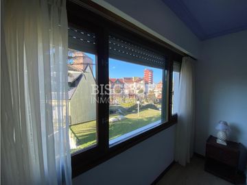 DEPARTAMENTO DE 3 AMBIENTES CON COCHERA DOBLE, TODOS LOS SERVICIOS