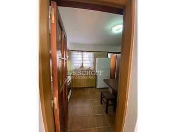 DEPARTAMENTO DE 3 AMBIENTES CON COCHERA DOBLE, TODOS LOS SERVICIOS