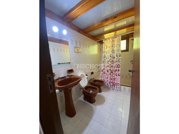 DEPARTAMENTO DE 3 AMBIENTES CON COCHERA DOBLE, TODOS LOS SERVICIOS